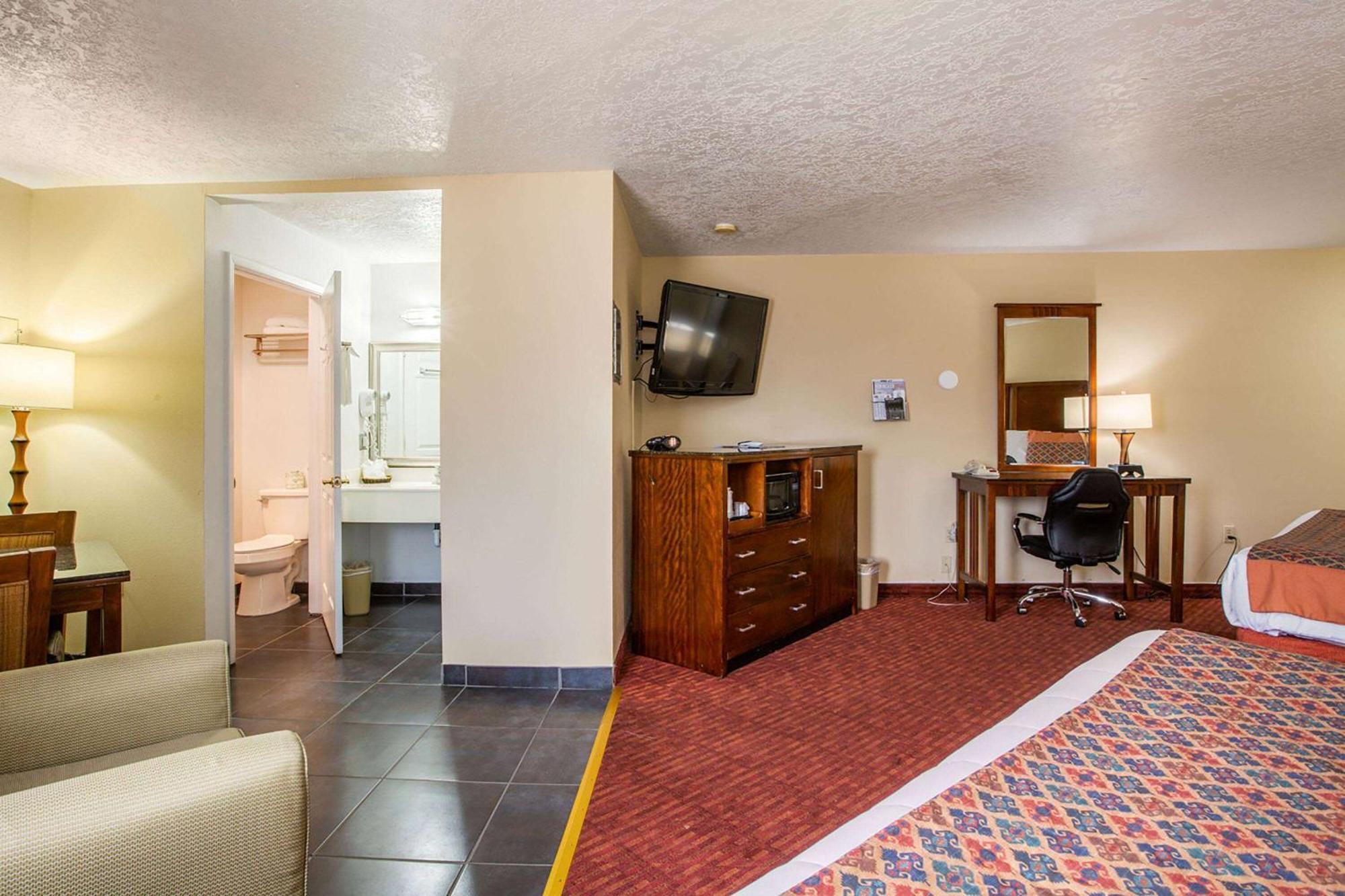 Sandia Peak Inn Old Town Abq, A Howard Johnson By Wyndham Albuquerque Exterior photo