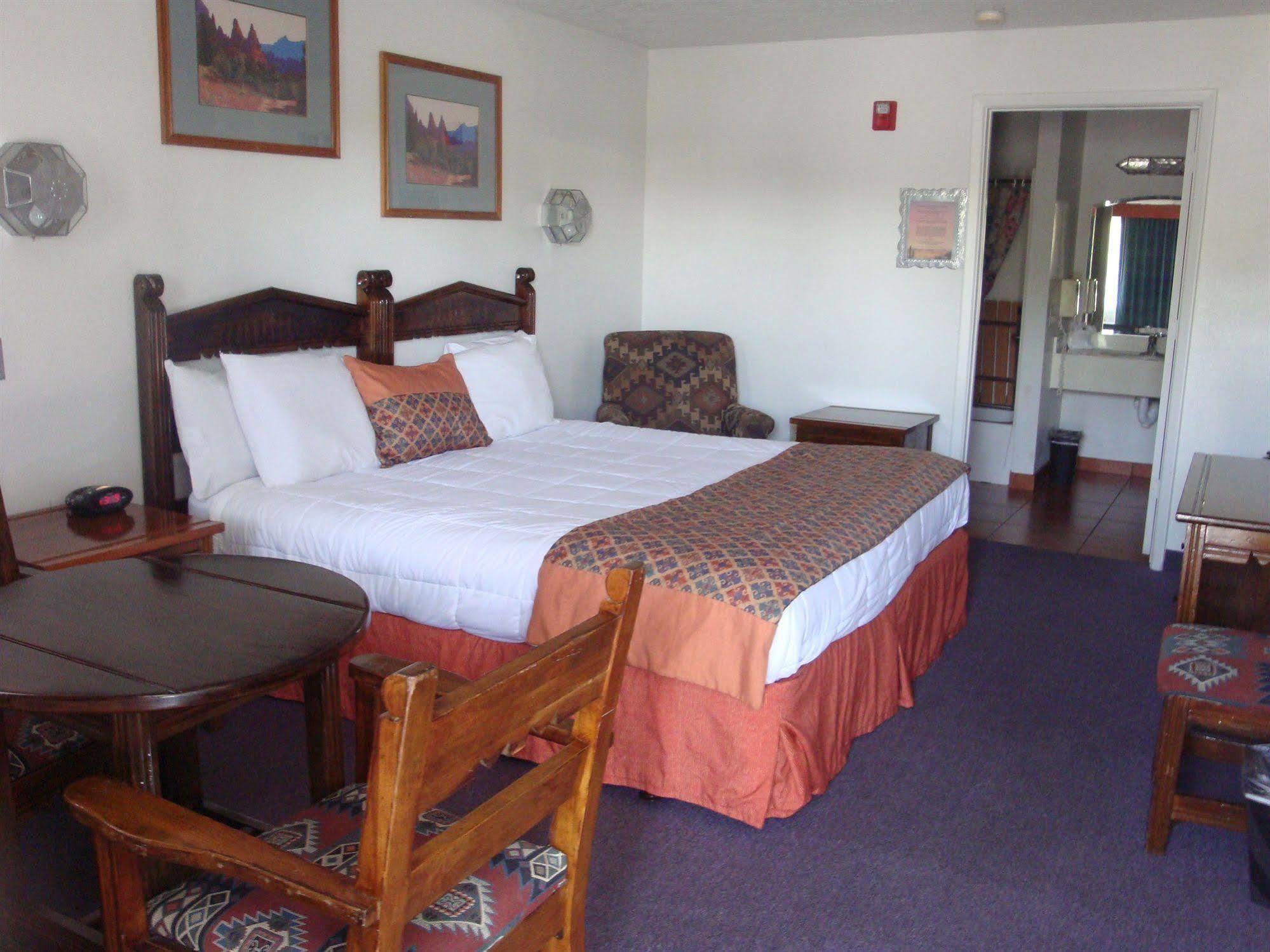 Sandia Peak Inn Old Town Abq, A Howard Johnson By Wyndham Albuquerque Exterior photo