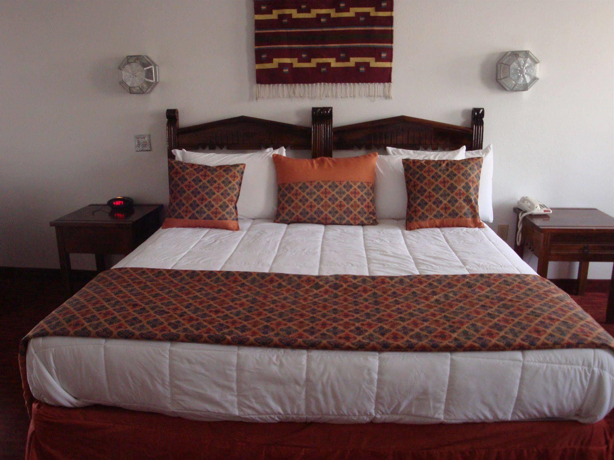 Sandia Peak Inn Old Town Abq, A Howard Johnson By Wyndham Albuquerque Exterior photo