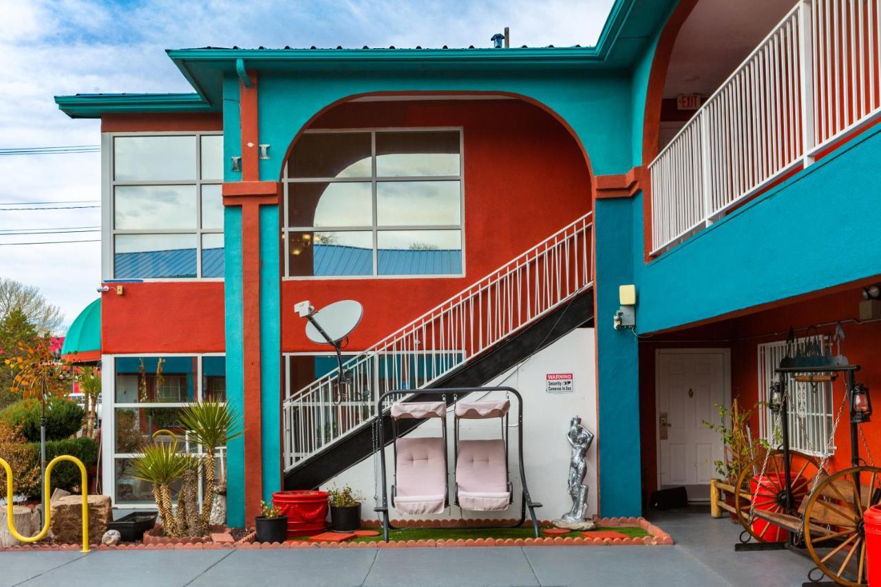 Sandia Peak Inn Old Town Abq, A Howard Johnson By Wyndham Albuquerque Exterior photo